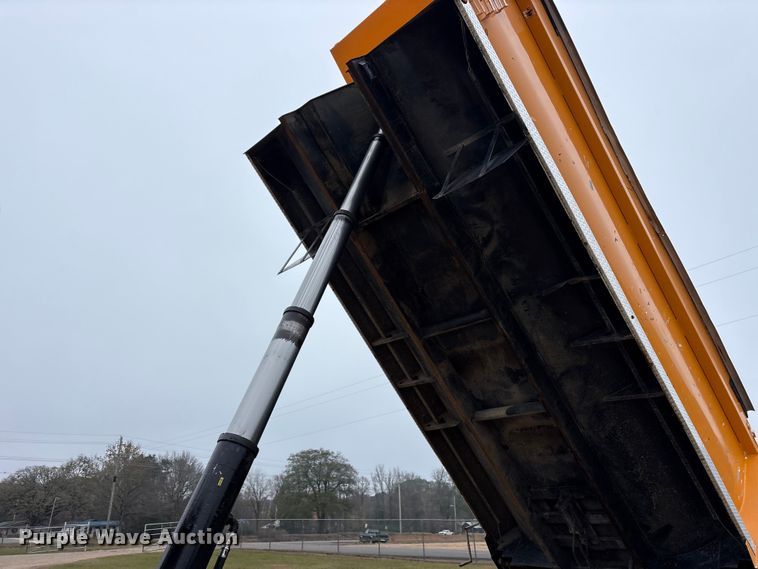 image for item ET7346 2006 Freightliner M2 Business Class dump truck