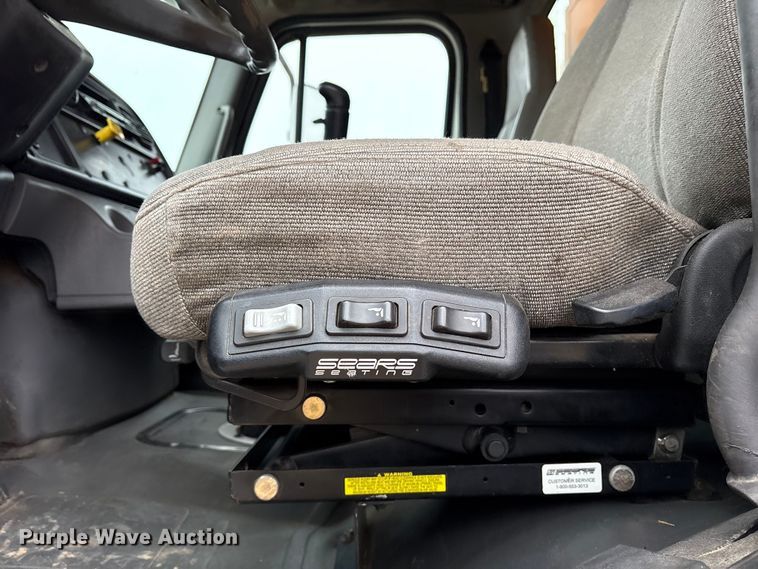 image for item ET7346 2006 Freightliner M2 Business Class dump truck