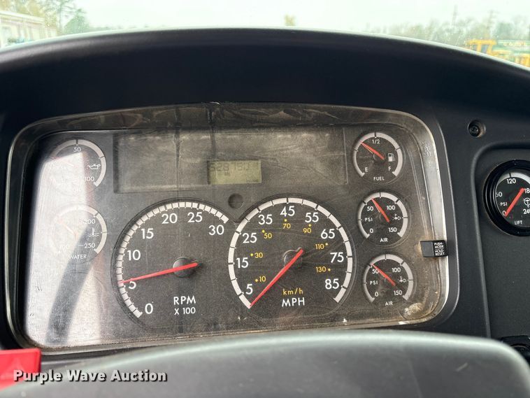 image for item ET7346 2006 Freightliner M2 Business Class dump truck