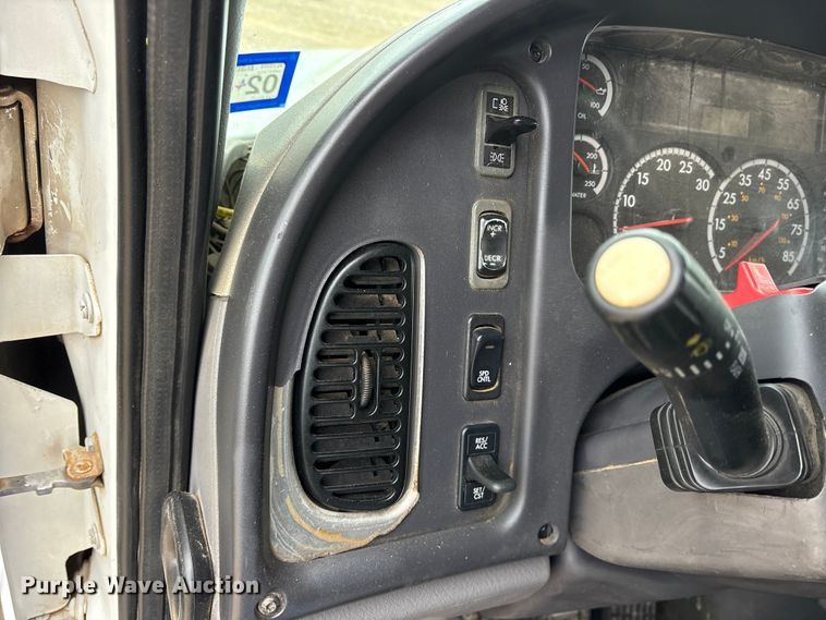 image for item ET7346 2006 Freightliner M2 Business Class dump truck