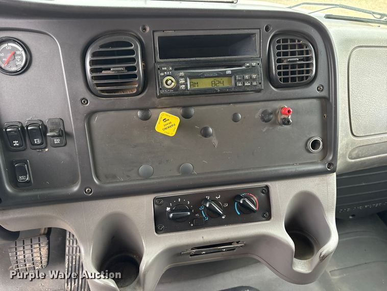 image for item ET7346 2006 Freightliner M2 Business Class dump truck