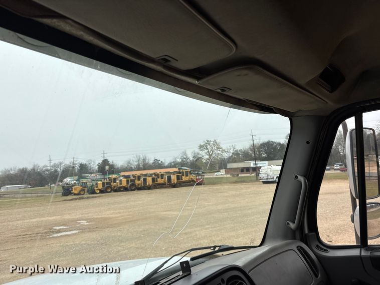 image for item ET7346 2006 Freightliner M2 Business Class dump truck