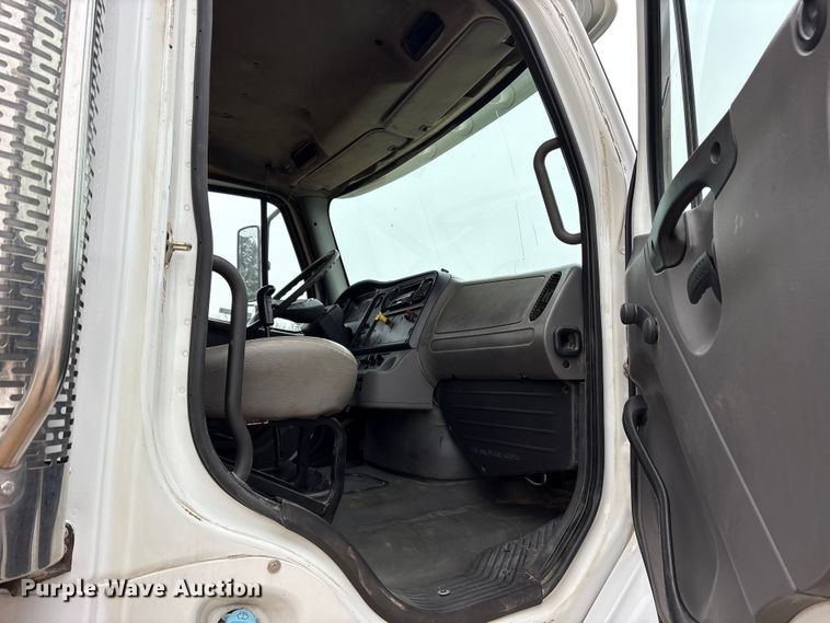 image for item ET7346 2006 Freightliner M2 Business Class dump truck