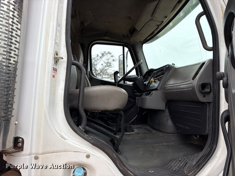 image for item ET7346 2006 Freightliner M2 Business Class dump truck