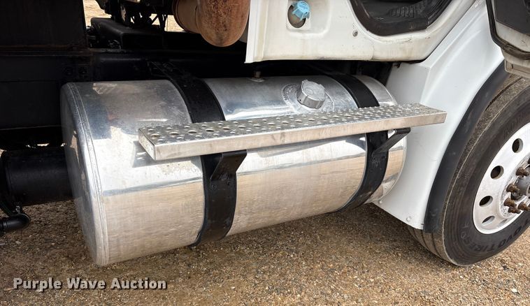 image for item ET7346 2006 Freightliner M2 Business Class dump truck