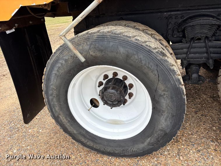 image for item ET7346 2006 Freightliner M2 Business Class dump truck