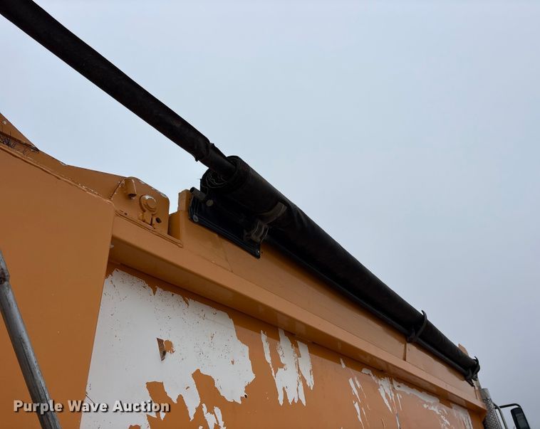 image for item ET7346 2006 Freightliner M2 Business Class dump truck