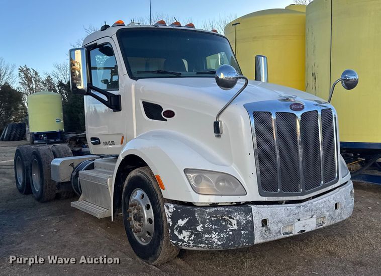 image for item EU6496 2015 Peterbilt 579 semi truck