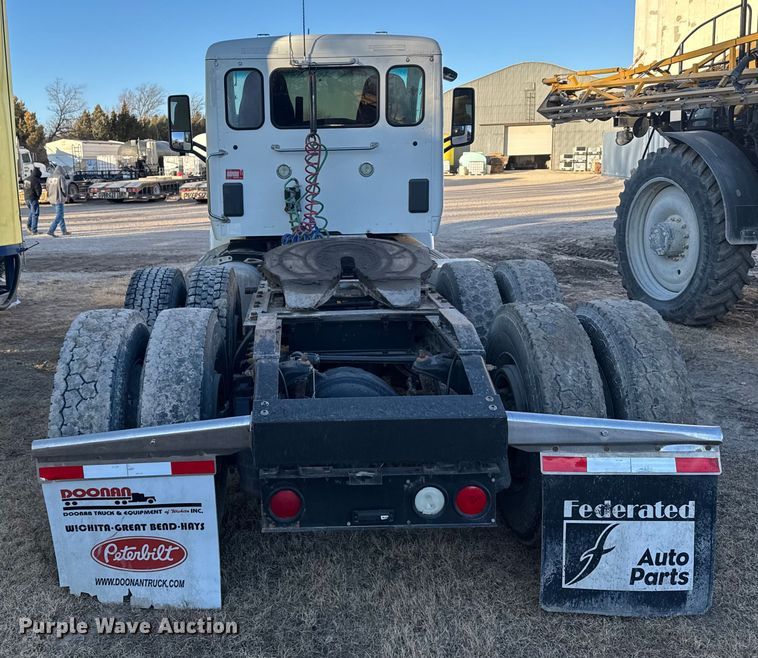 image for item EU6496 2015 Peterbilt 579 semi truck