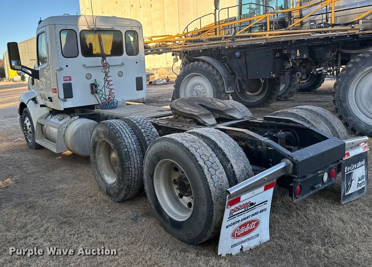 image for item EU6496 2015 Peterbilt 579 semi truck