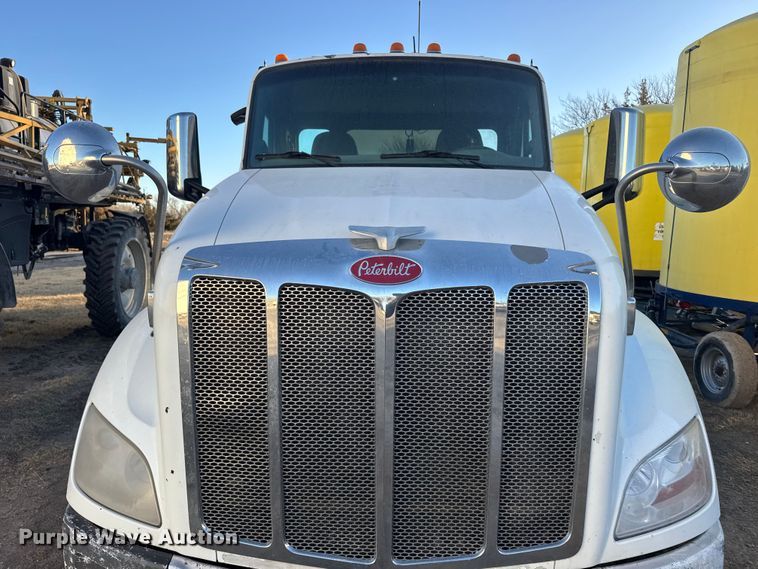 image for item EU6496 2015 Peterbilt 579 semi truck