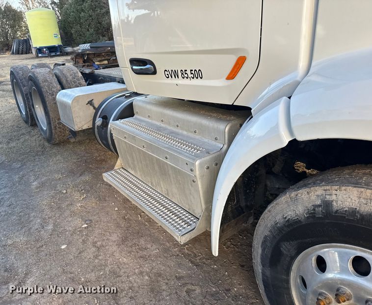 image for item EU6496 2015 Peterbilt 579 semi truck