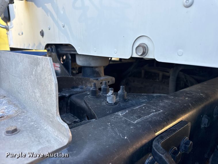 image for item EU6496 2015 Peterbilt 579 semi truck