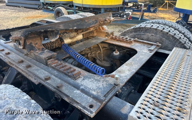 image for item EU6496 2015 Peterbilt 579 semi truck