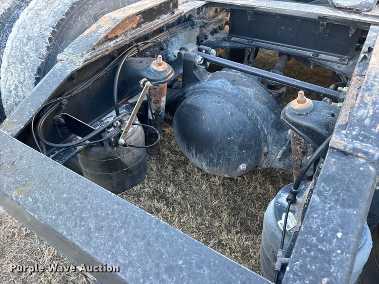 image for item EU6496 2015 Peterbilt 579 semi truck