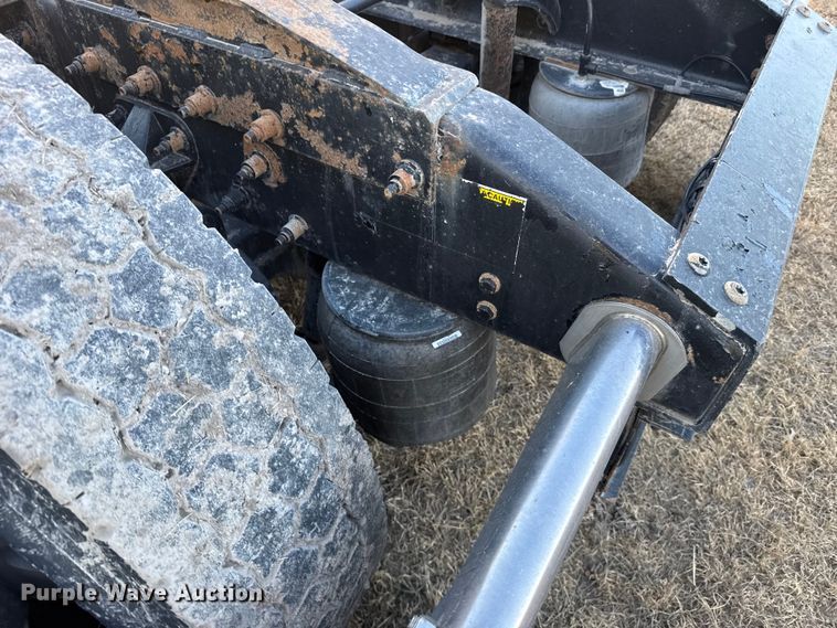 image for item EU6496 2015 Peterbilt 579 semi truck