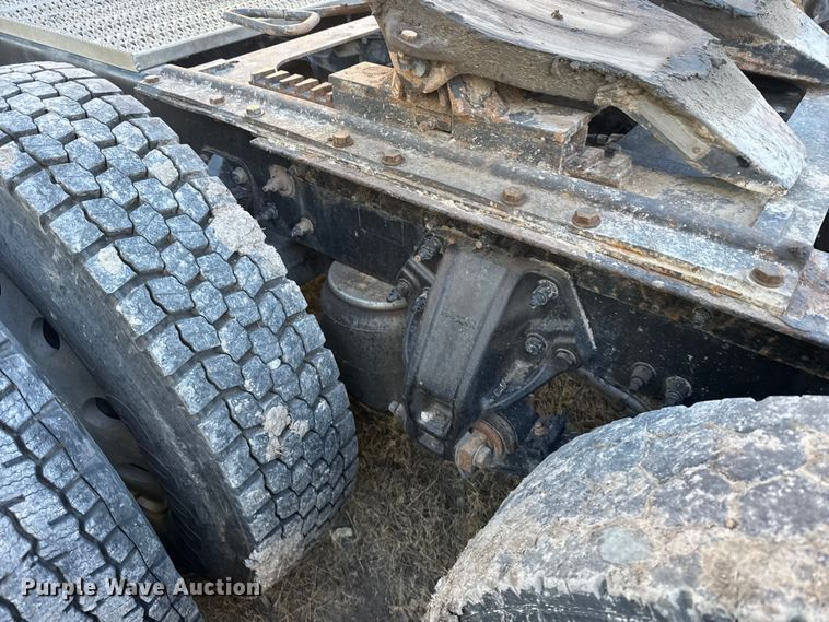 image for item EU6496 2015 Peterbilt 579 semi truck