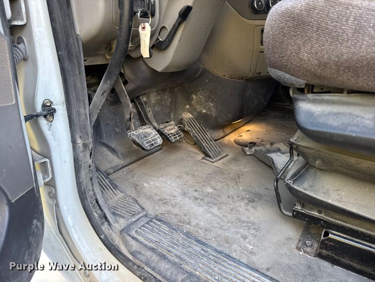 image for item EU6496 2015 Peterbilt 579 semi truck