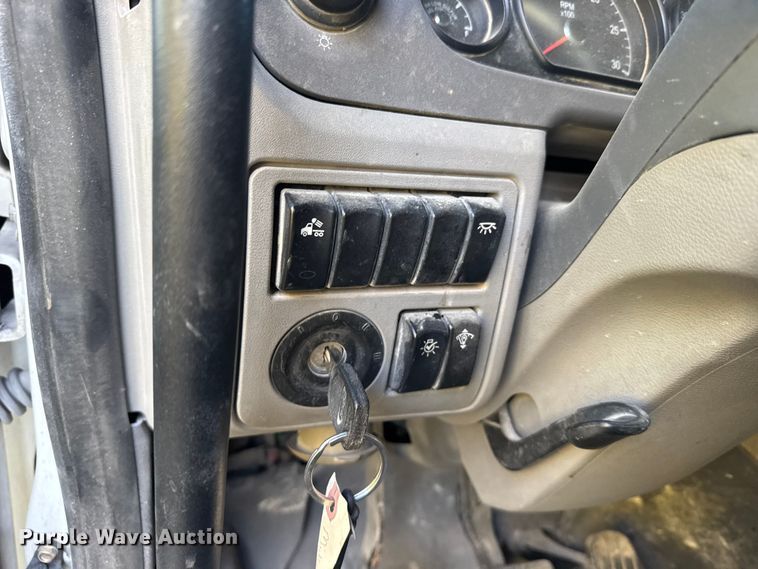 image for item EU6496 2015 Peterbilt 579 semi truck