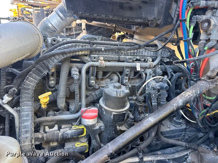 image for item EU6496 2015 Peterbilt 579 semi truck