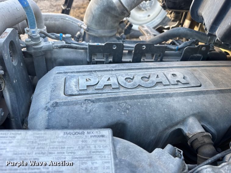 image for item EU6496 2015 Peterbilt 579 semi truck