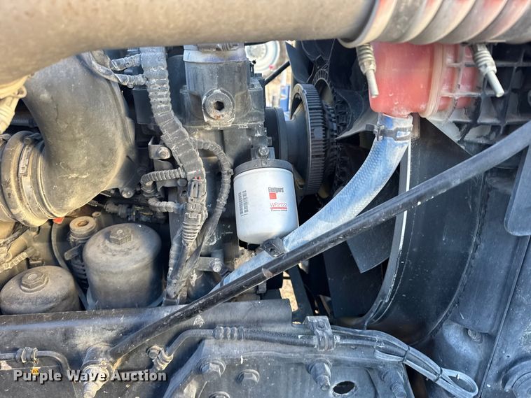 image for item EU6496 2015 Peterbilt 579 semi truck