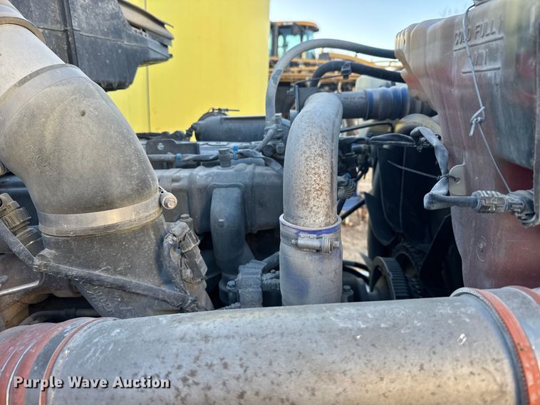 image for item EU6496 2015 Peterbilt 579 semi truck