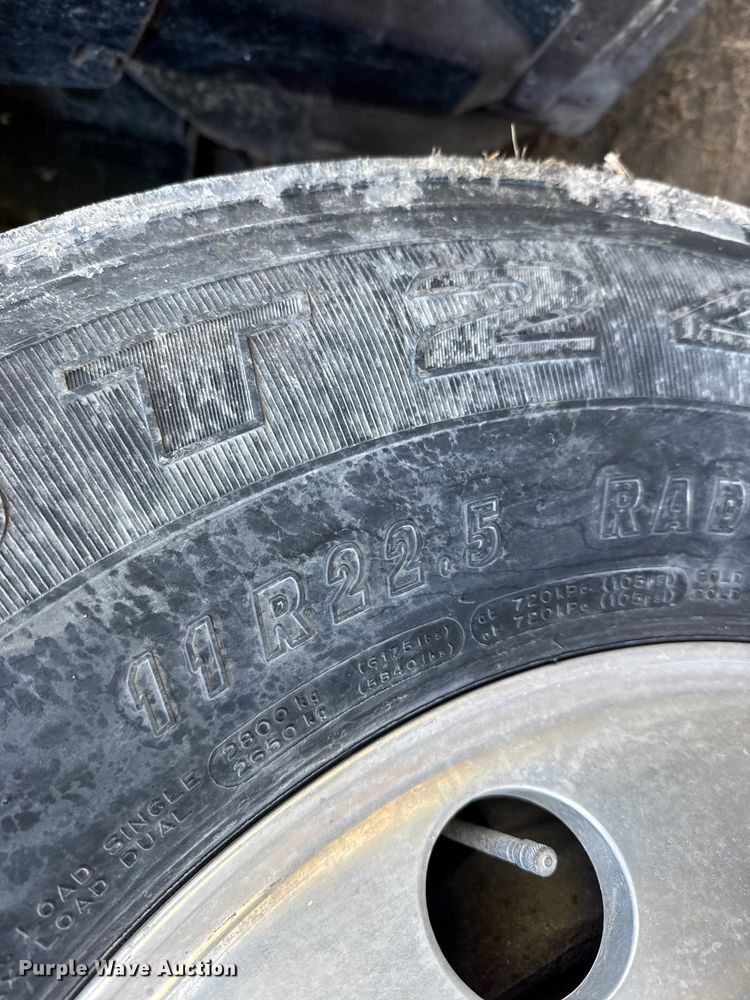 image for item EU6496 2015 Peterbilt 579 semi truck