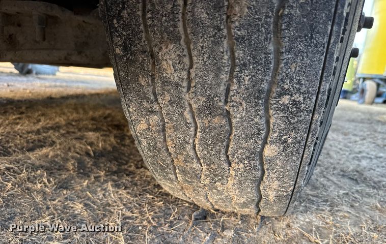 image for item EU6496 2015 Peterbilt 579 semi truck