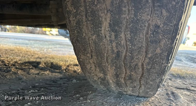 image for item EU6496 2015 Peterbilt 579 semi truck