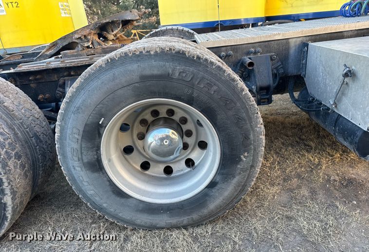 image for item EU6496 2015 Peterbilt 579 semi truck