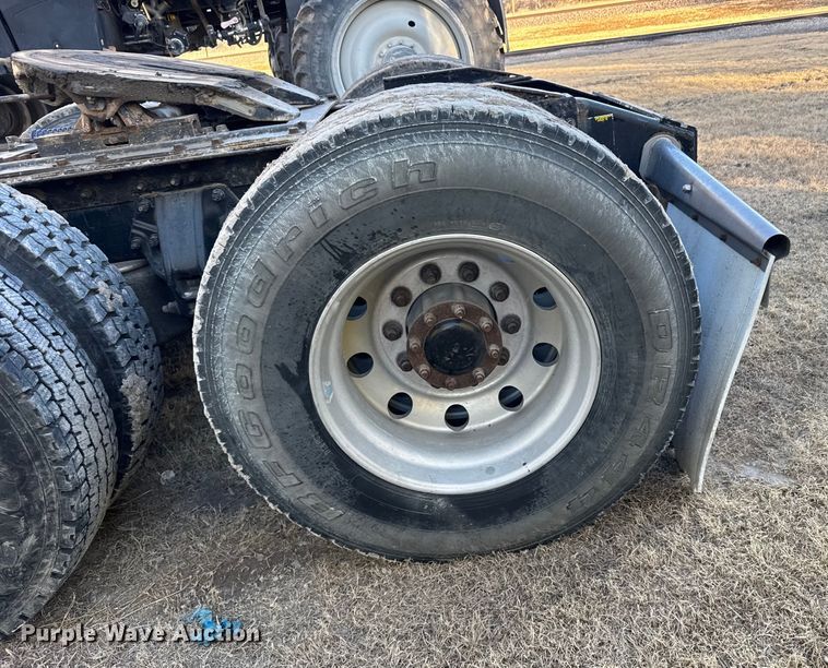 image for item EU6496 2015 Peterbilt 579 semi truck