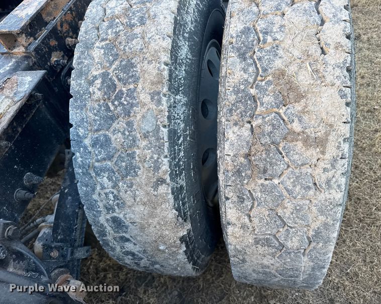 image for item EU6496 2015 Peterbilt 579 semi truck