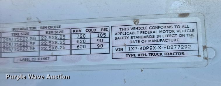 image for item EU6496 2015 Peterbilt 579 semi truck