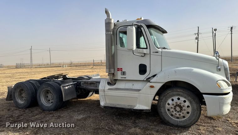 image for item EU6497 2005 Freightliner Columbia 120 semi truck