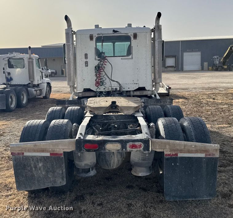 image for item EU6497 2005 Freightliner Columbia 120 semi truck