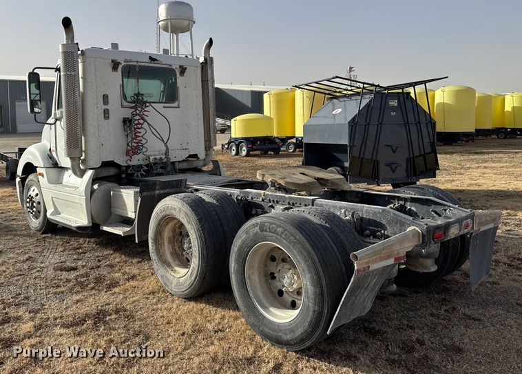 image for item EU6497 2005 Freightliner Columbia 120 semi truck