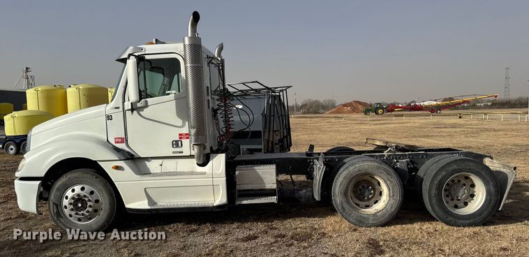 image for item EU6497 2005 Freightliner Columbia 120 semi truck