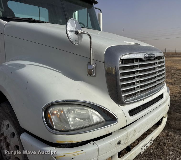 image for item EU6497 2005 Freightliner Columbia 120 semi truck