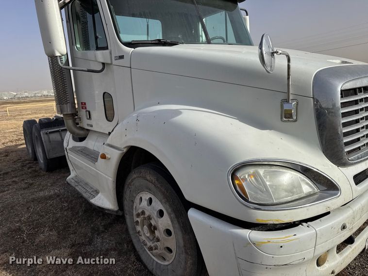 image for item EU6497 2005 Freightliner Columbia 120 semi truck