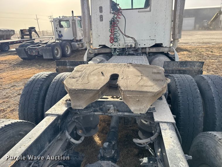 image for item EU6497 2005 Freightliner Columbia 120 semi truck