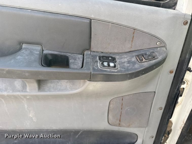 image for item EU6497 2005 Freightliner Columbia 120 semi truck