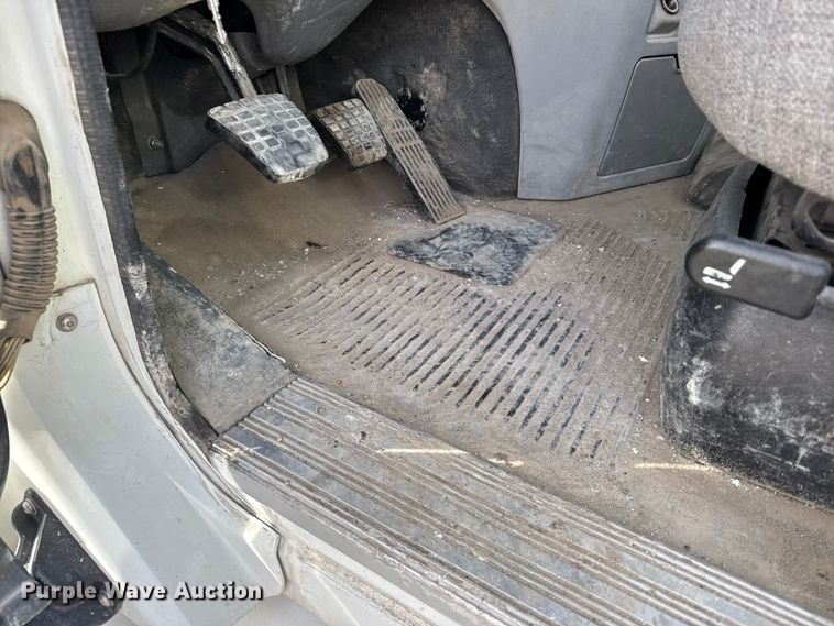 image for item EU6497 2005 Freightliner Columbia 120 semi truck