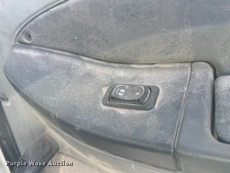 image for item EU6497 2005 Freightliner Columbia 120 semi truck