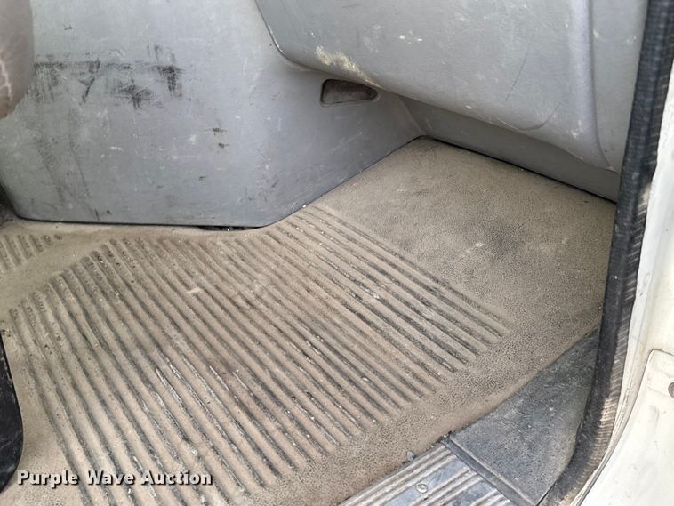 image for item EU6497 2005 Freightliner Columbia 120 semi truck