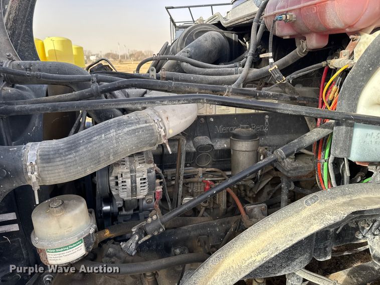 image for item EU6497 2005 Freightliner Columbia 120 semi truck