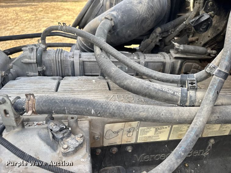 image for item EU6497 2005 Freightliner Columbia 120 semi truck