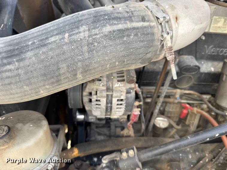 image for item EU6497 2005 Freightliner Columbia 120 semi truck