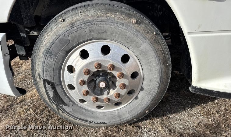 image for item EU6497 2005 Freightliner Columbia 120 semi truck