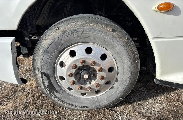 image for item EU6497 2005 Freightliner Columbia 120 semi truck